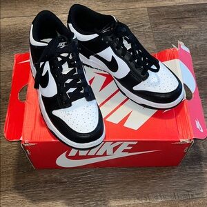 Nike Men's Classic Black and White Sneakers